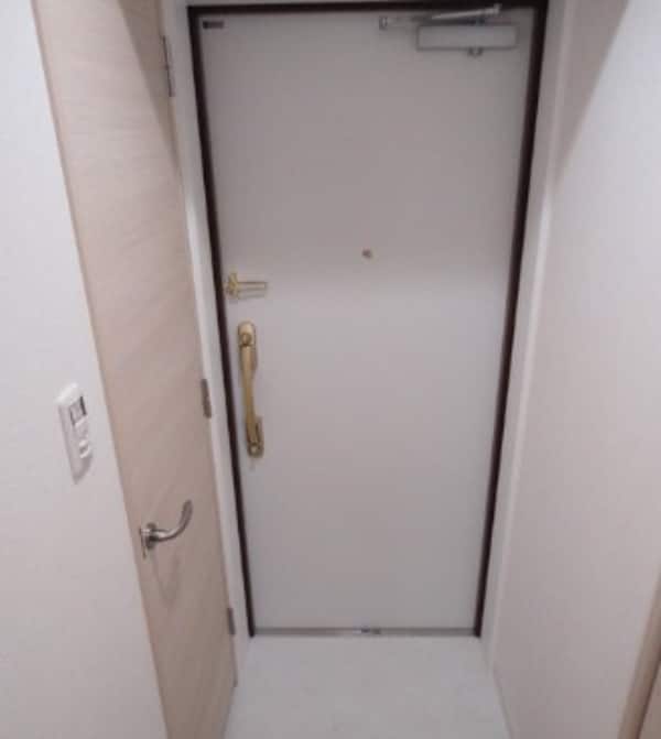 玄関(弊社は全物件が仲介手数料半月分でご紹介可能です。)