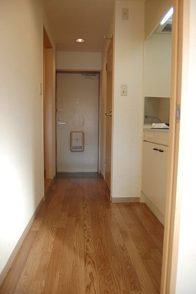 物件内観写真13　(玄関)