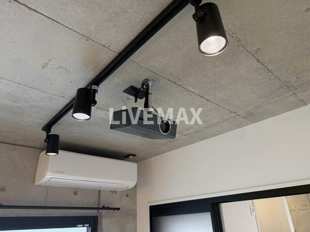 物件内観写真11　(プロジェクター)