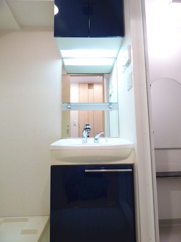 物件内観写真10　(独立洗面台)