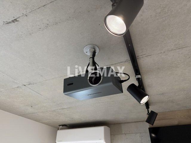 物件内観写真11　(プロジェクター)