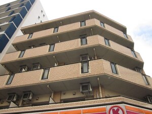 秀明館外観写真