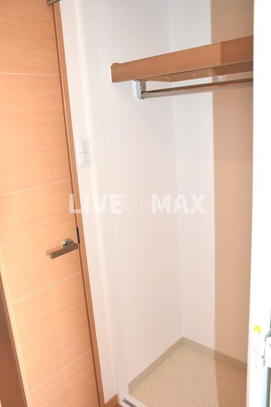 物件内観写真15　(大きなクローゼット付きです。)