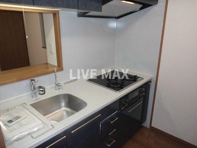 物件内観写真4　(３口ガスコンロ♪グリル♪)