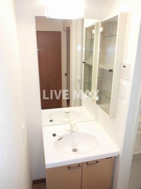 物件内観写真7　(独立洗面台♪)