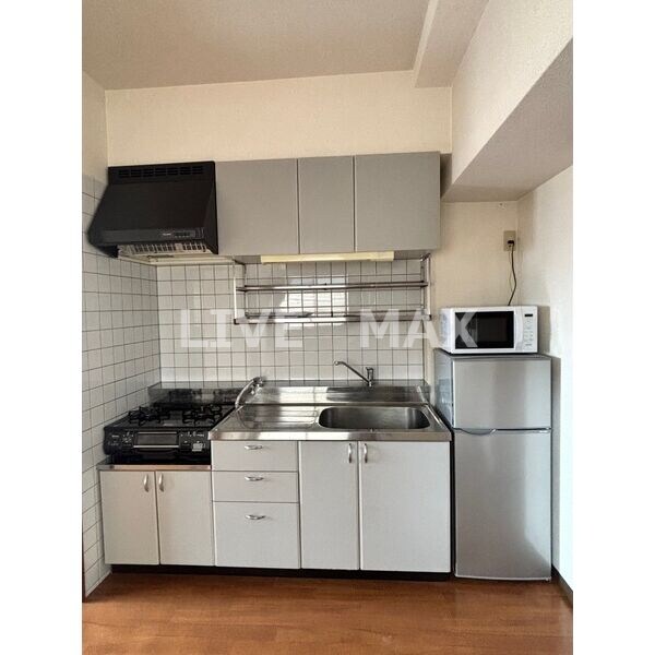 物件内観写真6　(★家具家電付(TV・TV台・冷蔵庫・電子レンジ・ベットフレー)