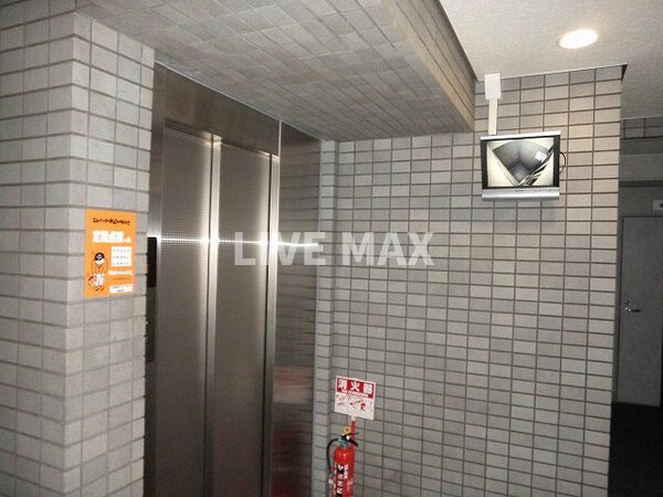 建物設備(モニター付きエレベーター♪)