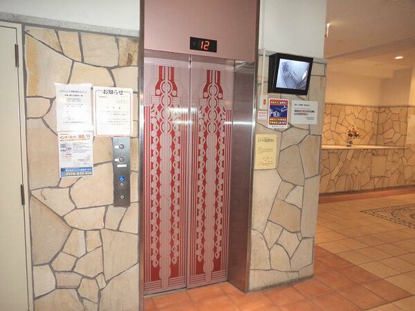 建物設備(モニター付きエレベーター♪)