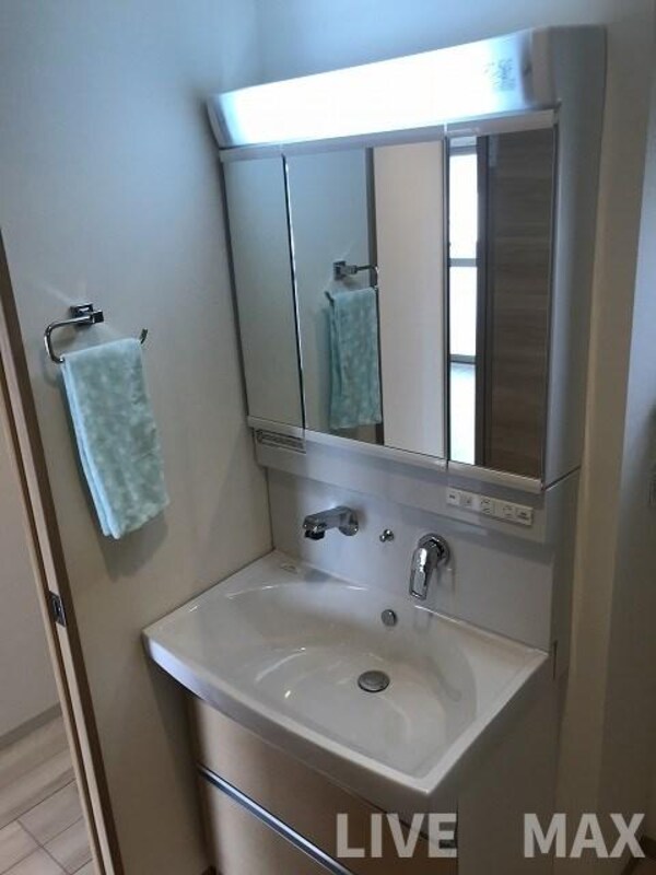 洗面・脱衣所(独立洗面台♪)