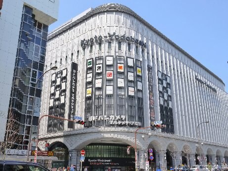 物件外観写真9　(京都ヨドバシ（438m）)