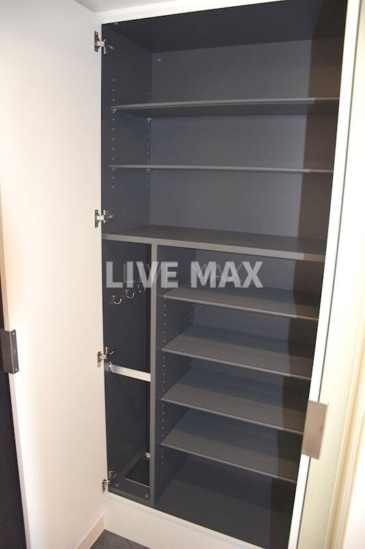 物件内観写真4　(シューズボックス)