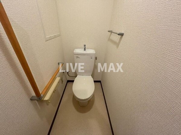 トイレ(※こちらのお部屋は温水洗浄機能付きトイレになります)