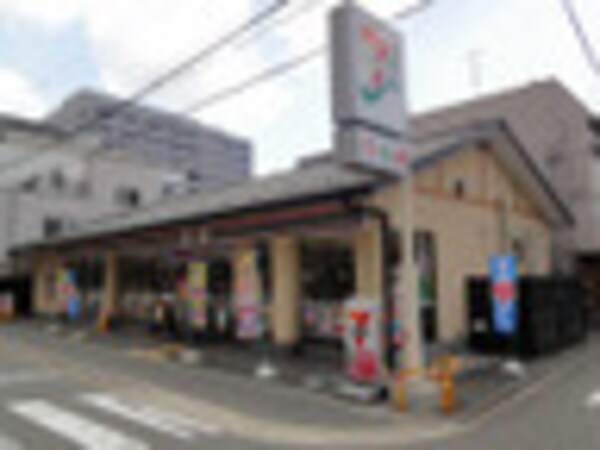 周辺環境(セブンイレブン 下京区役所前店 100m)