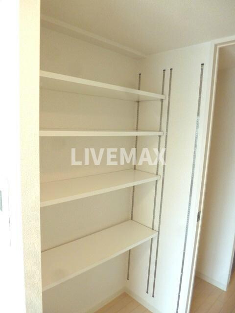 物件内観写真24　(壁面収納♪)