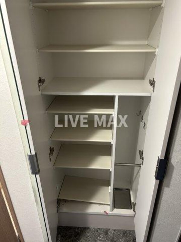 玄関(※同建物、別部屋参照※)