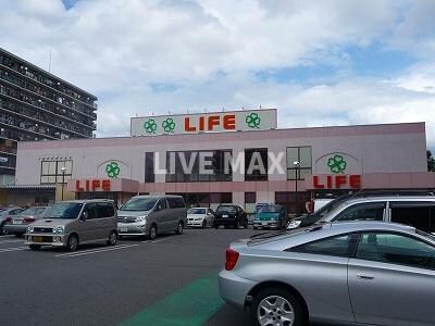 物件外観写真3　(ライフ 梅津店（133m）)