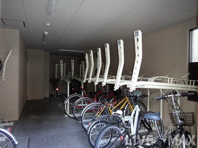 物件外観写真4　(駐輪場♪)