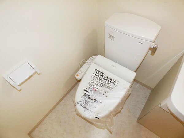 トイレ(温水洗浄便座付きトイレ)