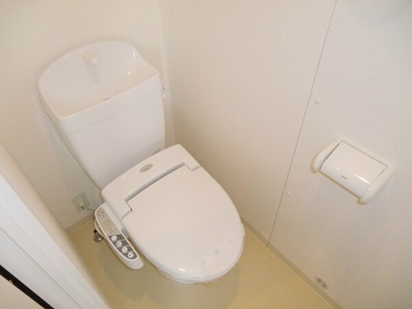 トイレ(温水洗浄便座付きトイレ)