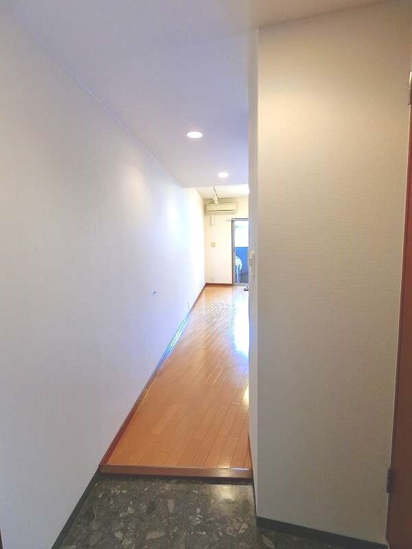 物件内観写真4　(玄関)