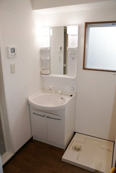 物件内観写真12　(洗面台)