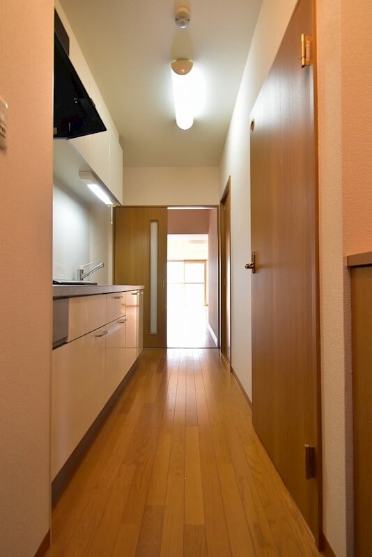 物件内観写真4　(玄関)