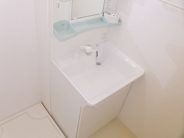 物件内観写真8　(シャワー付き独立洗面台)