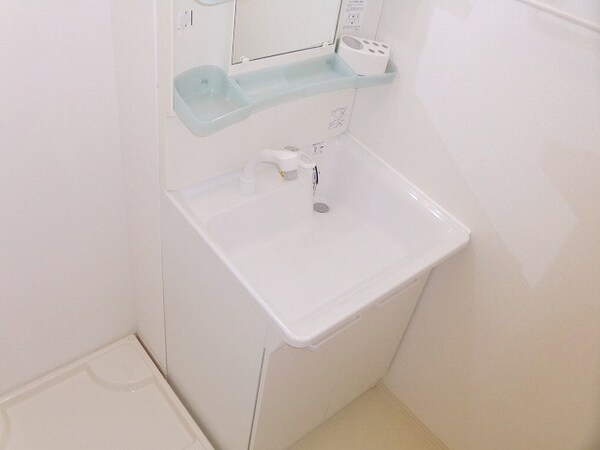 洗面・脱衣所(シャワー付き独立洗面台)