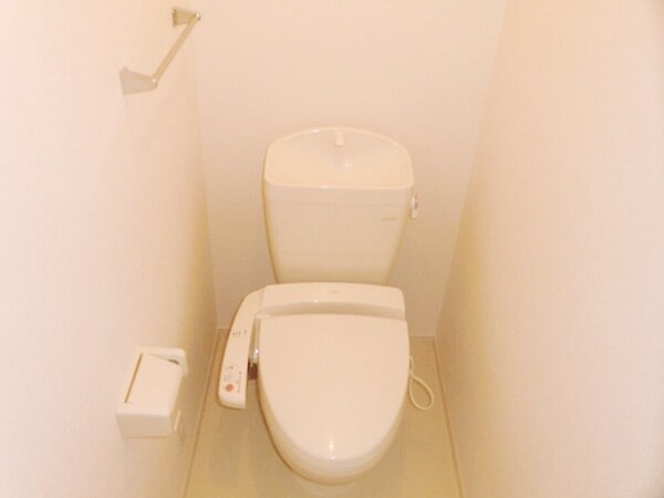 トイレ(温水洗浄便座付きトイレ)