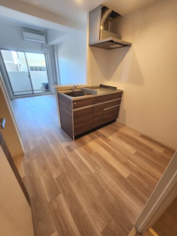 居室(お部屋によって壁紙・床の色が異なります。)