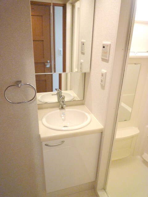 物件内観写真11　(独立洗面台)