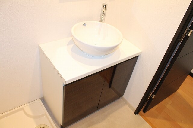 物件内観写真10　(オシャレなボウル型洗面台)