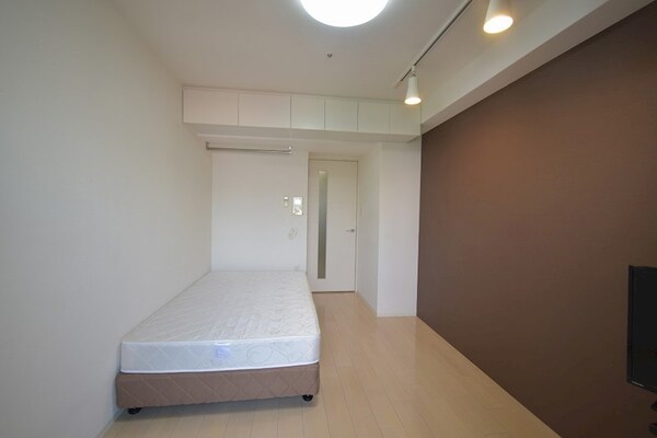 寝室(デスクとチェアーも付きます♪)