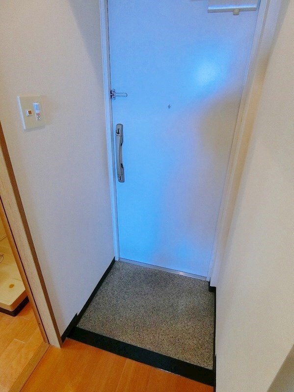 物件内観写真4　(玄関)