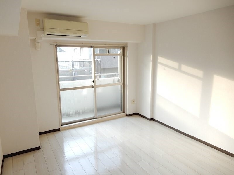 物件内観写真3　(リビング)