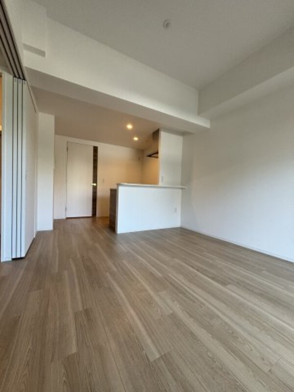 居室(お部屋によって壁紙・床の色が異なります。)