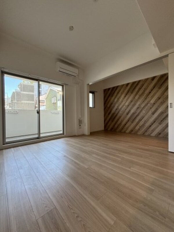 居室(お部屋によって壁紙・床の色が異なります。)