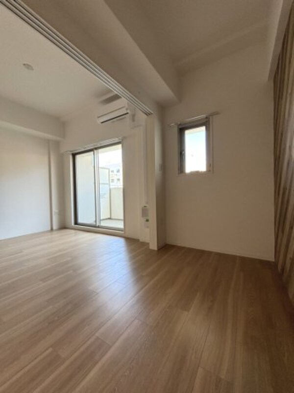 洋室(お部屋によって壁紙・床の色が異なります。)