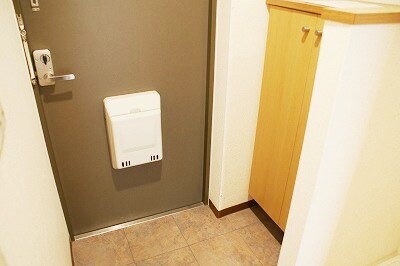 物件内観写真3　(玄関)