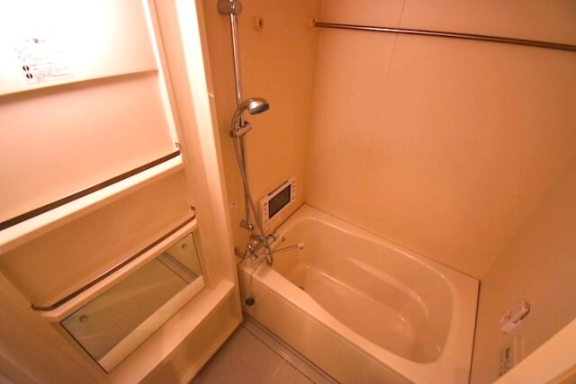 物件内観写真8　(テレビ付き浴室)