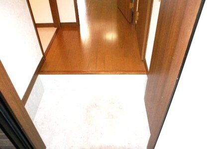 物件内観写真2　(玄関)