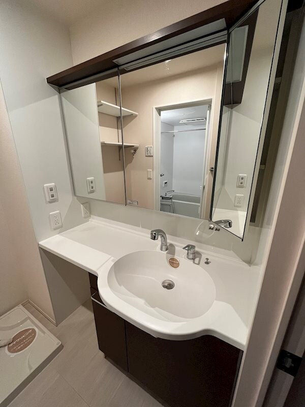 物件内観写真10　(※別号室の写真です。)