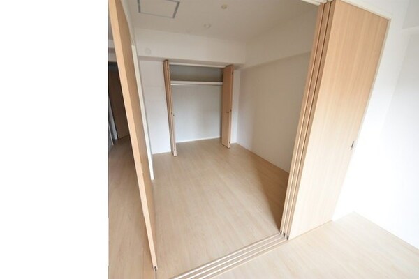 寝室(同物件の別室画像)