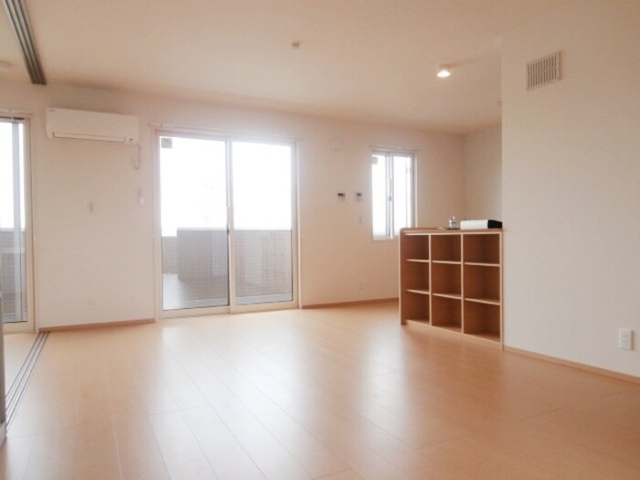 物件内観写真3　(別号室写真)