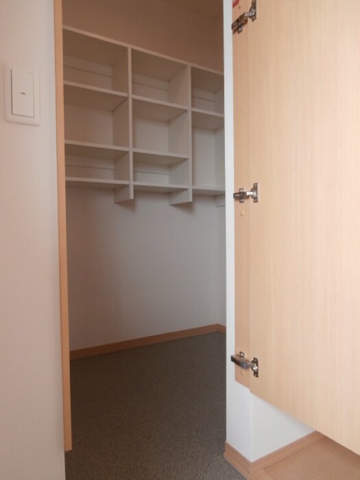 物件内観写真10　(別号室写真)