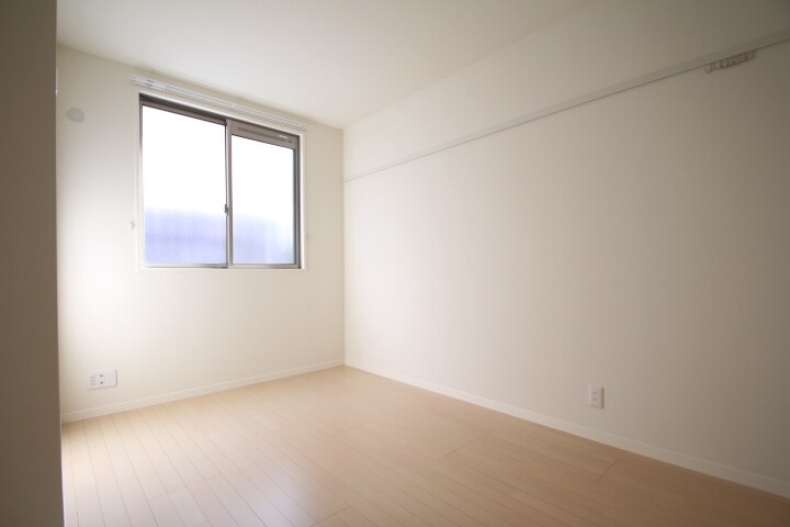 物件内観写真8　(別号室写真)