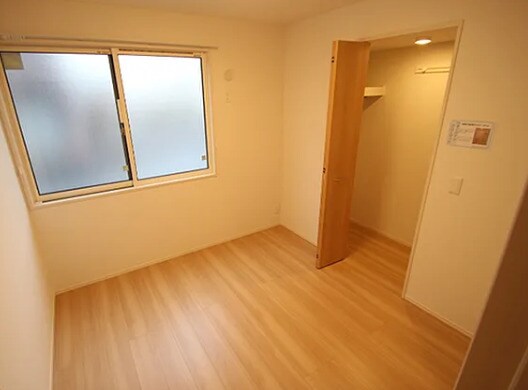 物件内観写真5　(別号室写真)