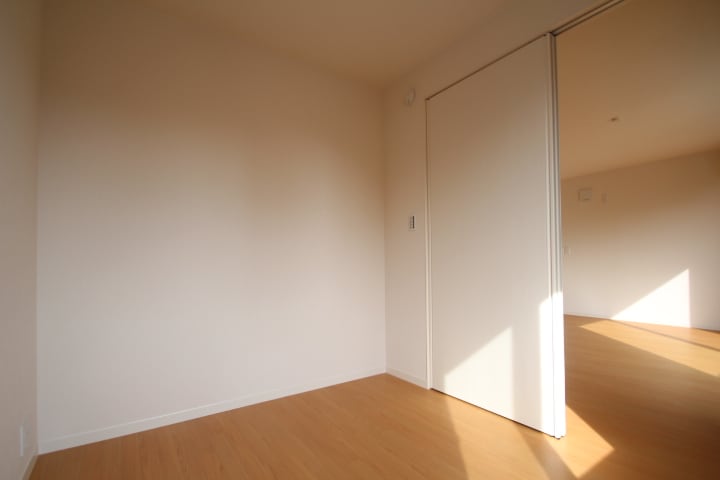 物件内観写真9　(別号室写真)