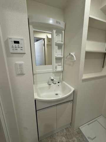 物件内観写真7　(別号室の写真)