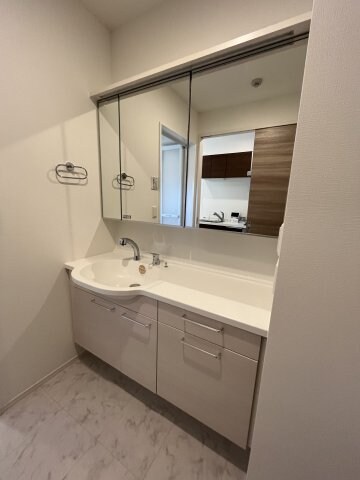 物件内観写真8　(別号室写真)